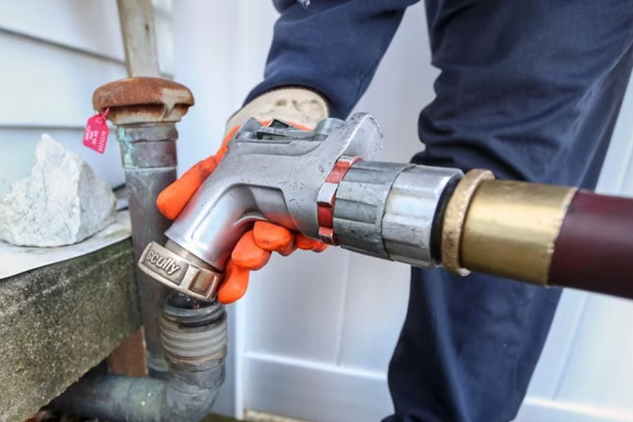 How Heating Oil Delivery Services Keep Your Home Warm Without the Hassle
